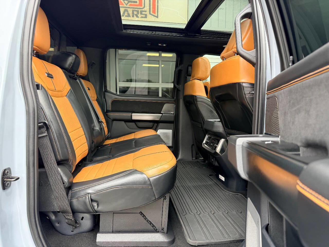 Used 2024 Ford F450 Platinum w/ FX4 Off-Road Package image 41