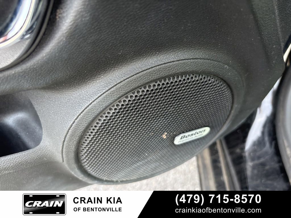 Used 2013 Chevrolet Camaro LT image 17