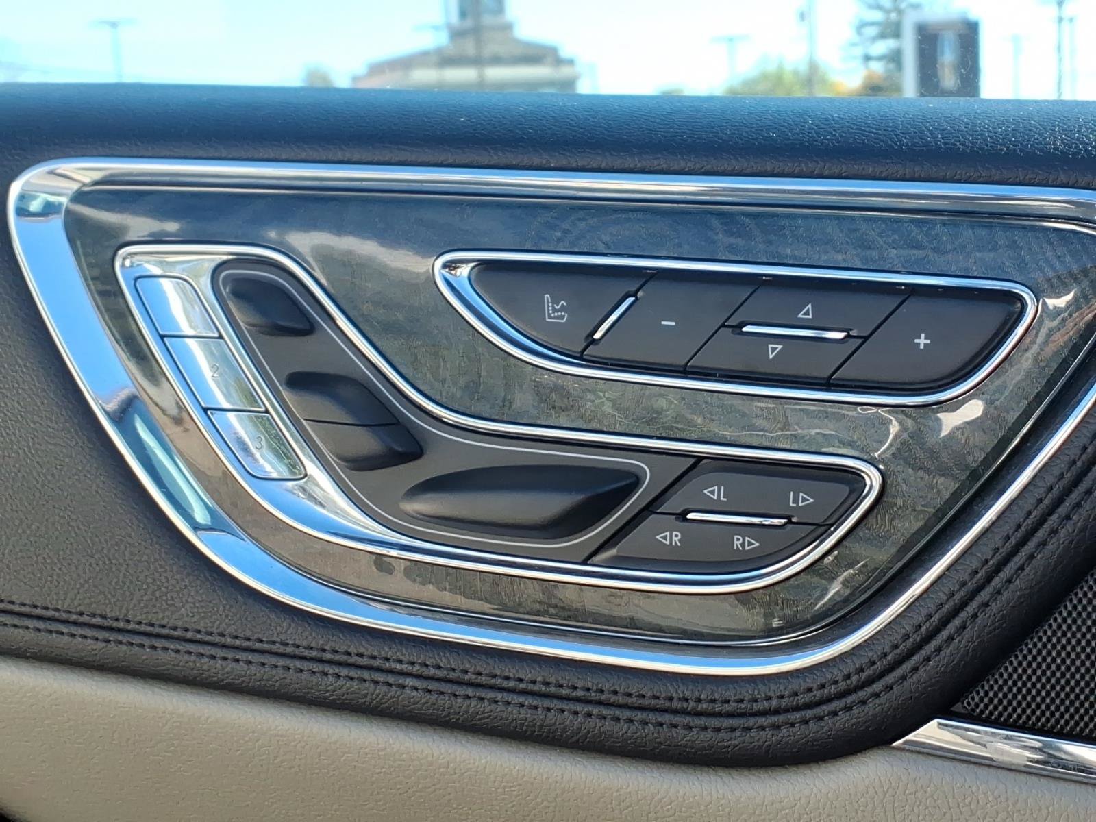 Used 2018 Lincoln Continental Reserve FWD image 21