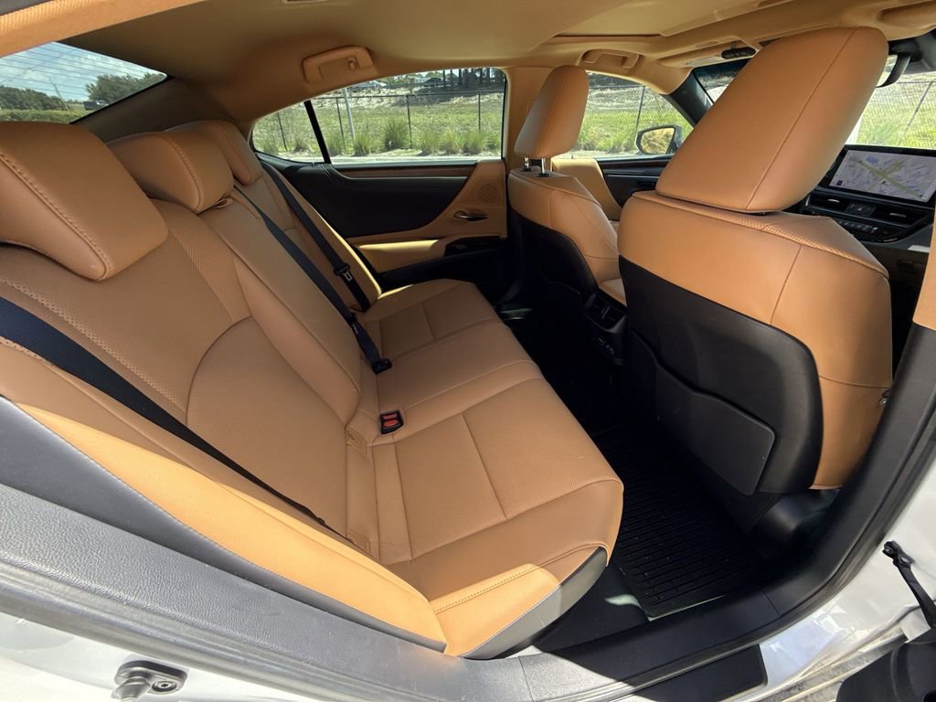 Used 2024 Lexus ES 300h w/ Premium Package FWD image 17