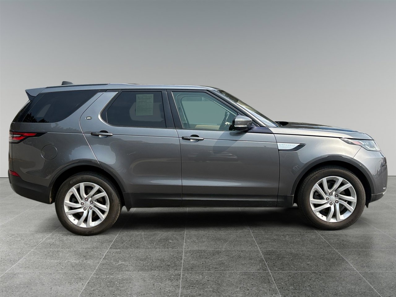 Used 2017 Land Rover Discovery HSE image 7