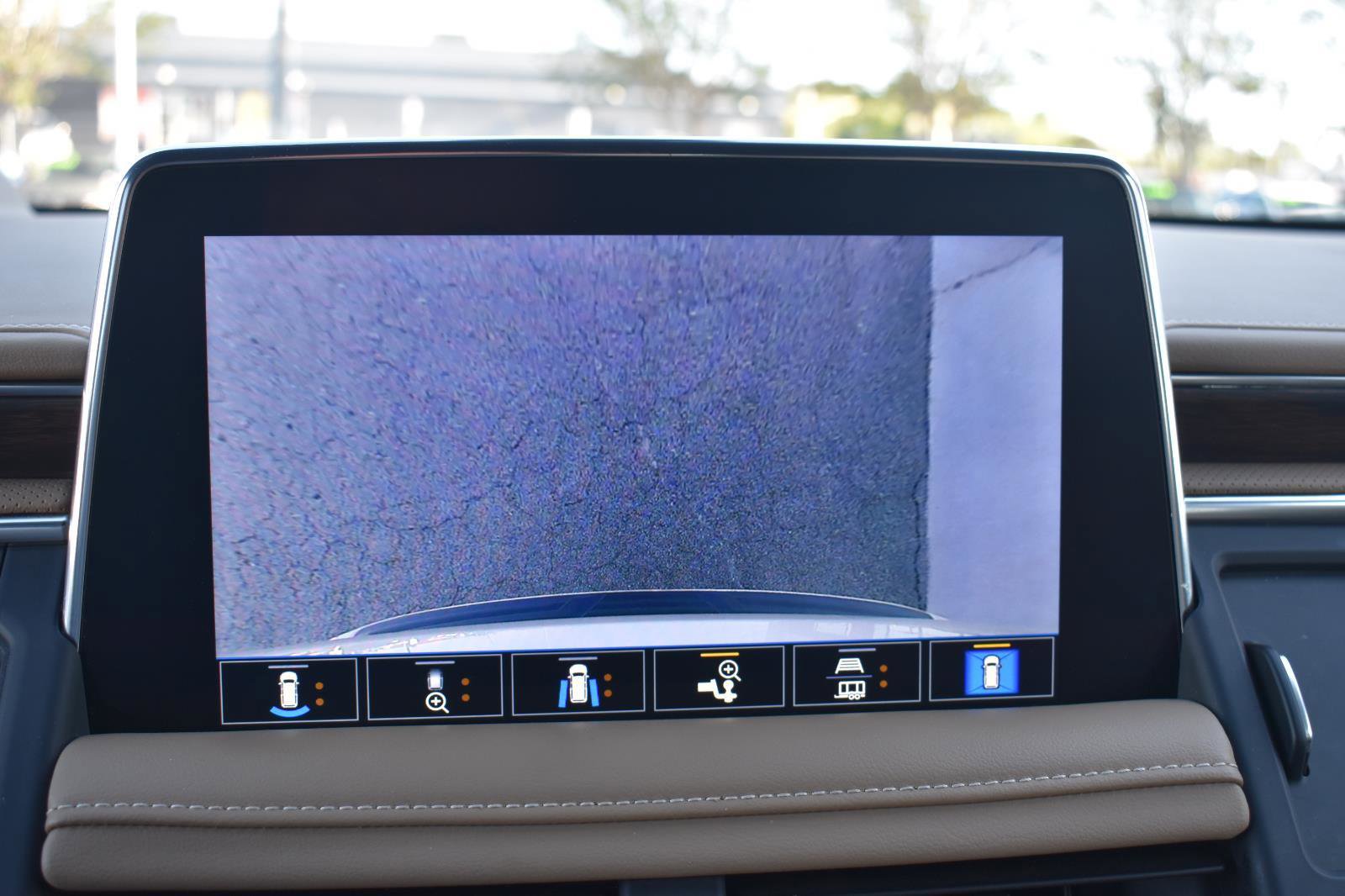 Used 2021 Chevrolet Tahoe Premier w/ Premium Package RWD image 46