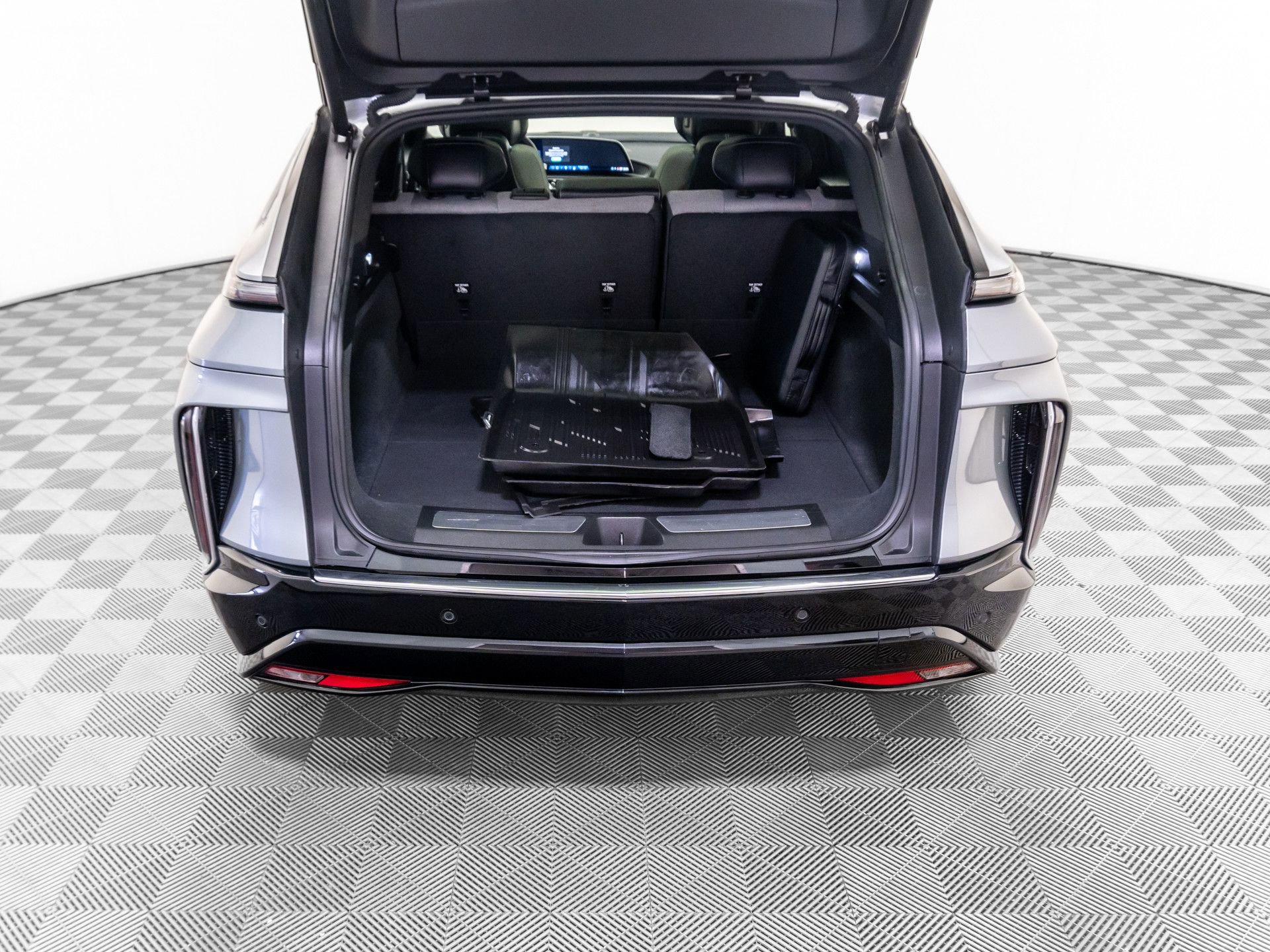 Certified 2024 Cadillac Lyriq Tech w/ Driver Assist Package image 35