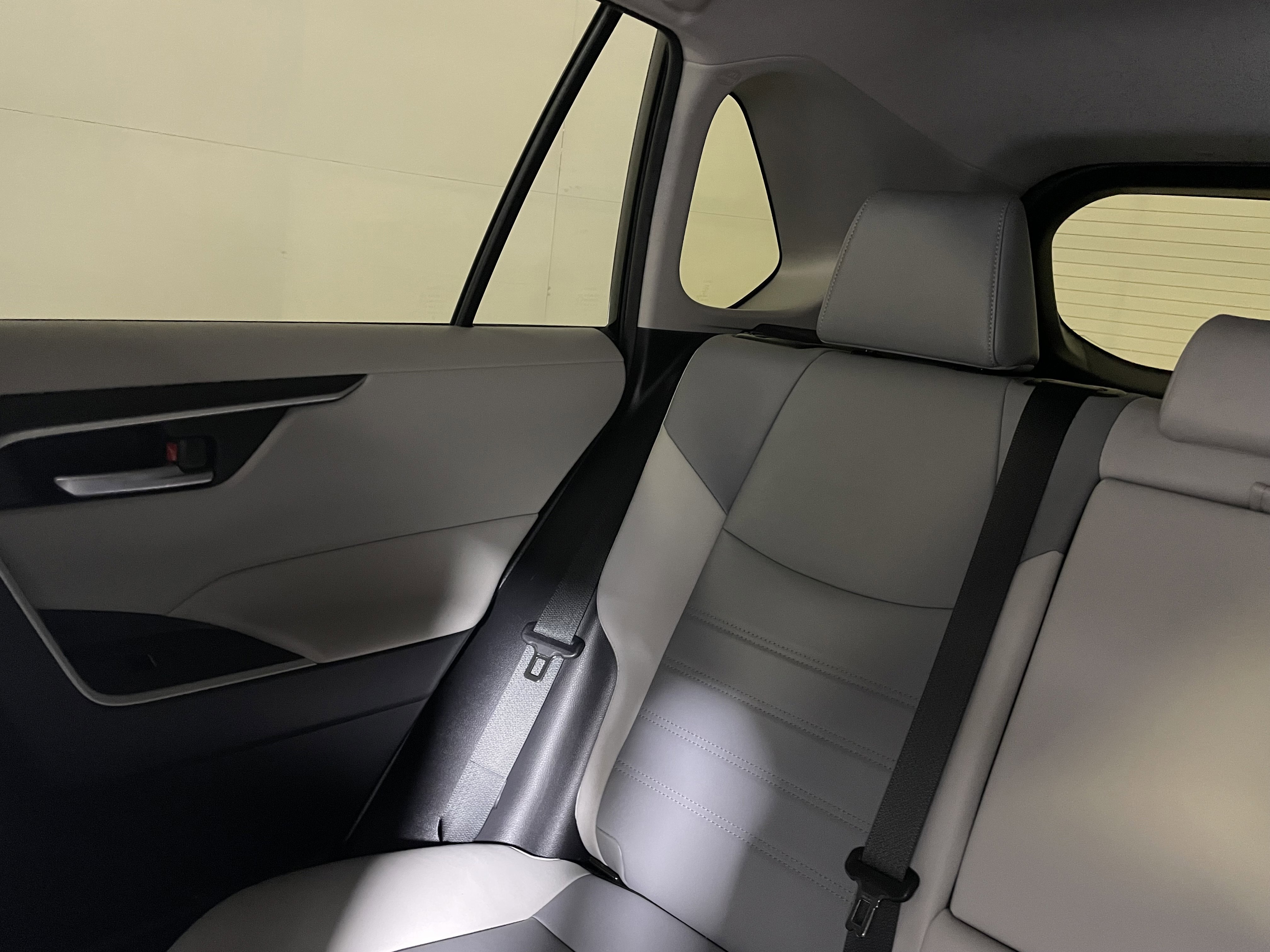 Used 2019 Toyota RAV4 XLE Premium image 13