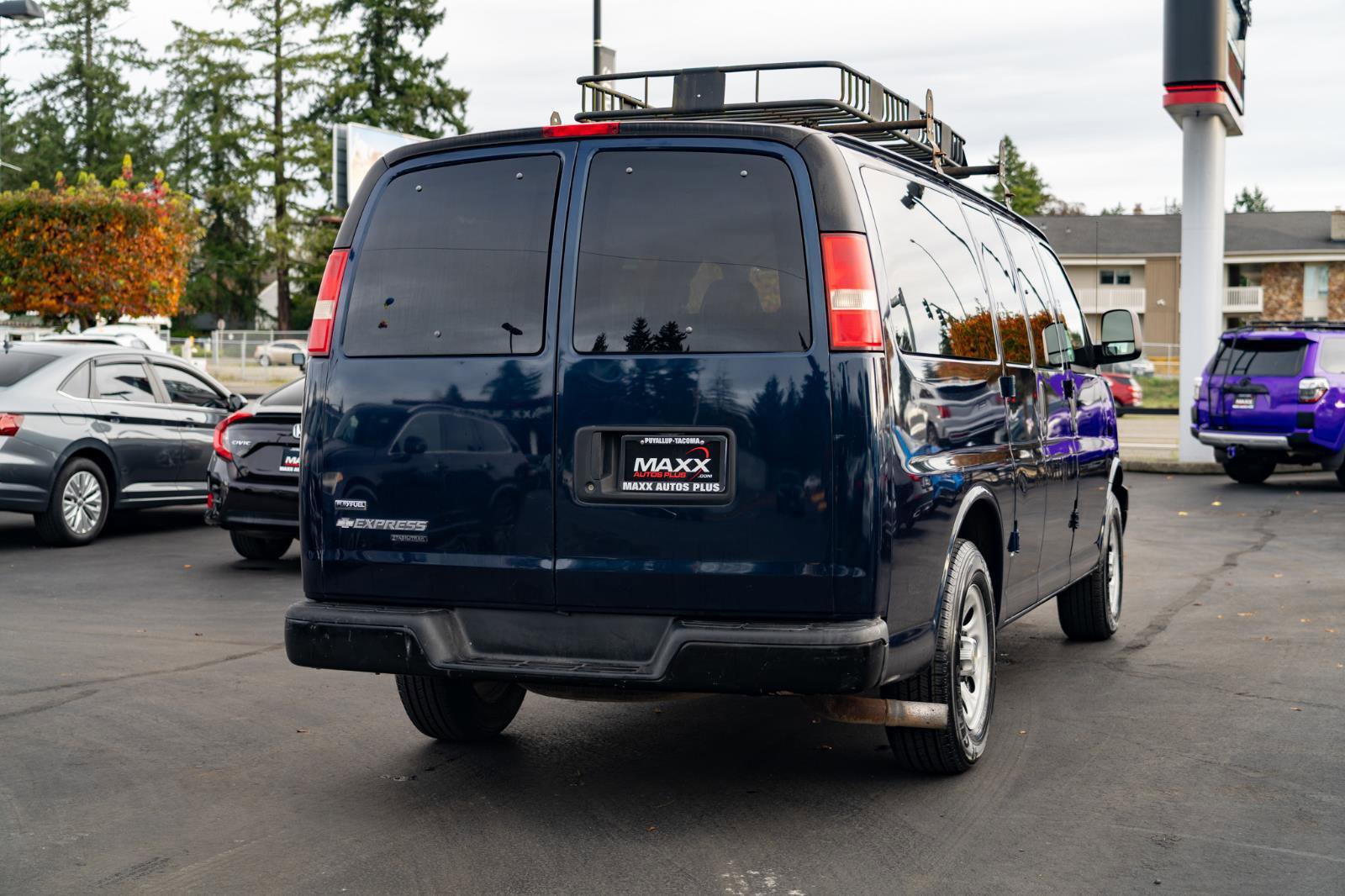 Used 2009 Chevrolet Express 1500 Passenger image 7