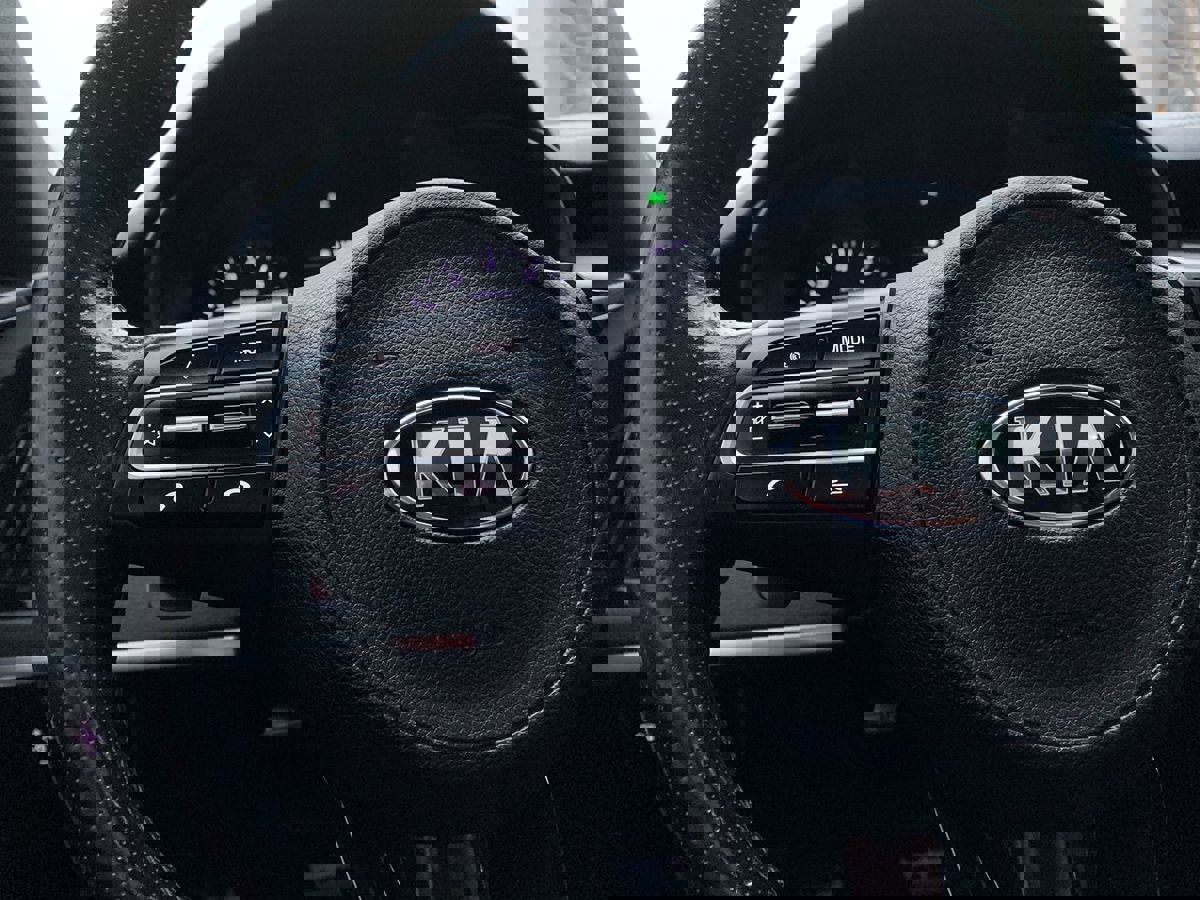 Used 2020 Kia Stinger GT-Line w/ Sun & Sound Package image 18