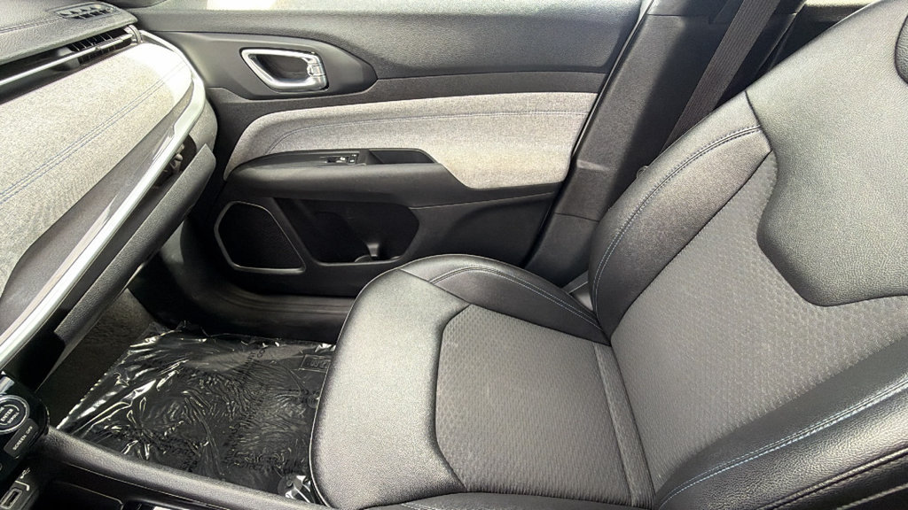 Used 2024 Jeep Compass Latitude AWD/4WD image 12