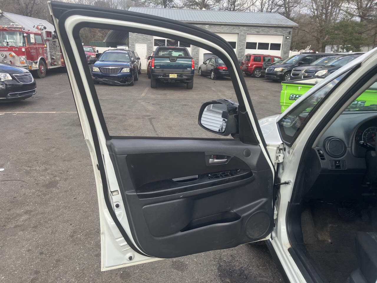 Used 2009 Suzuki SX4 Base AWD Crossover 4dr 4A image 14