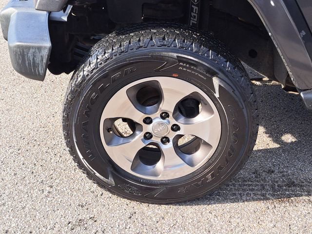 Used 2017 Jeep Wrangler Unlimited Sahara image 5