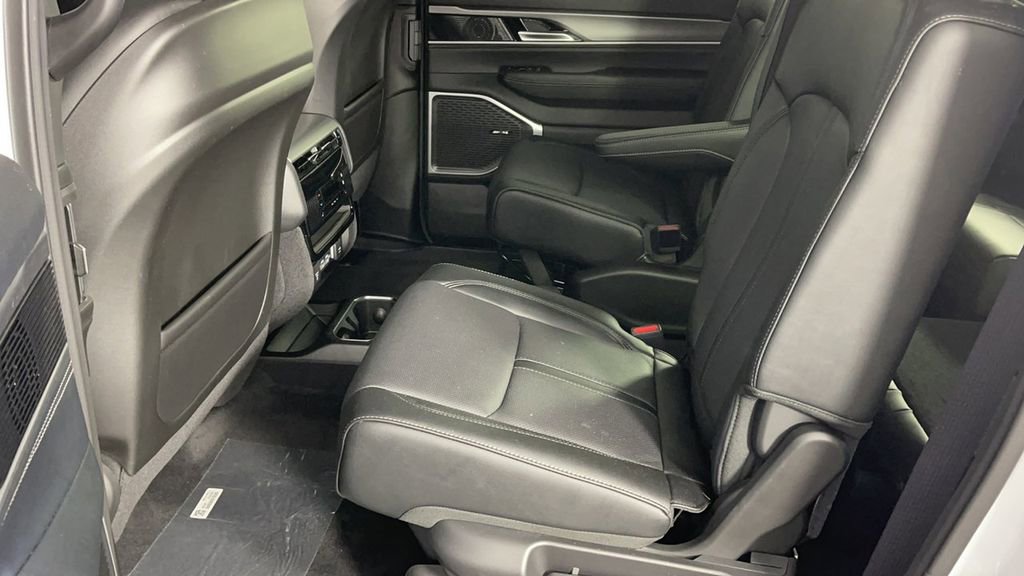 New 2025 Jeep Wagoneer Series II image 13
