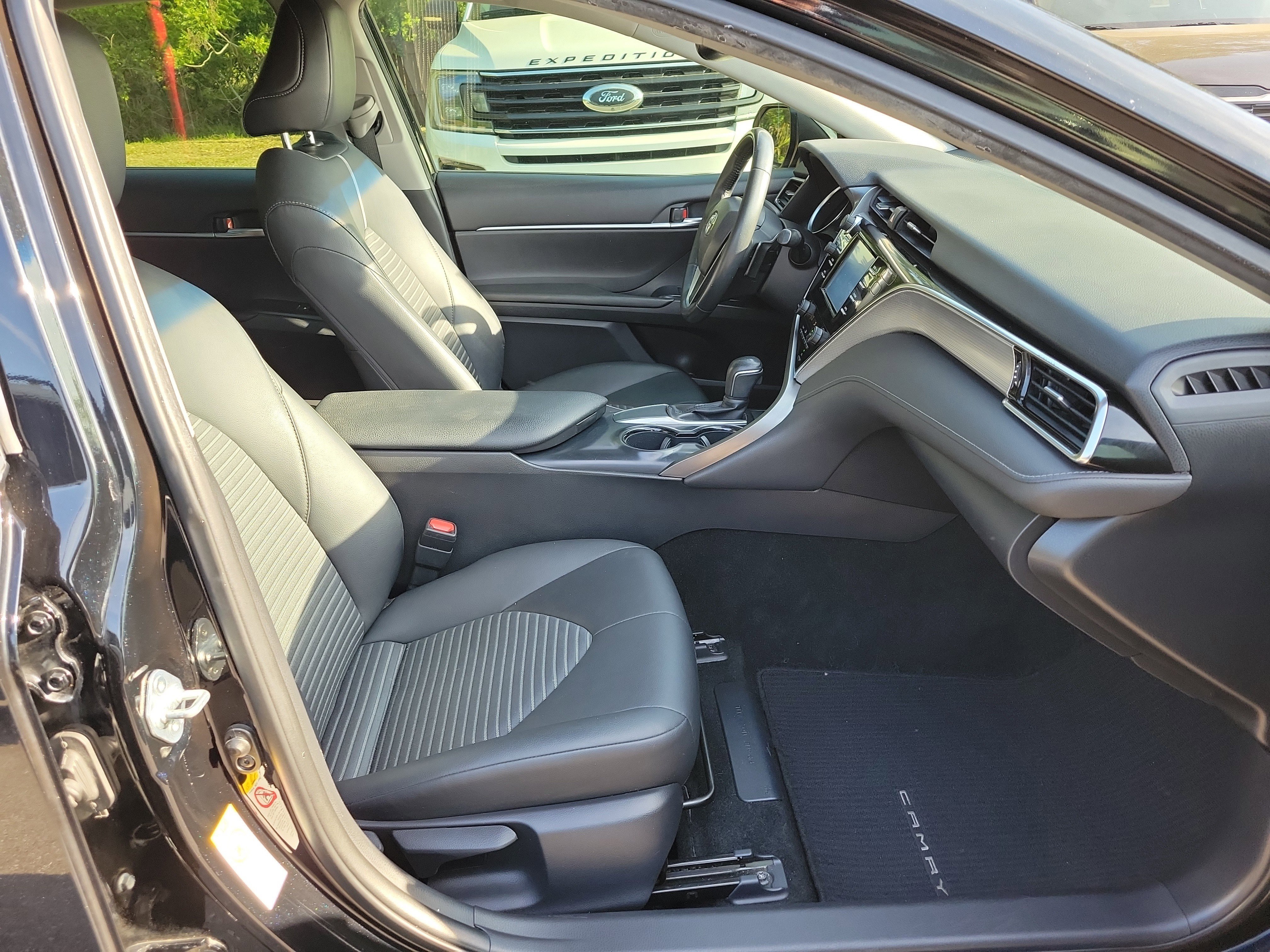 Used 2018 Toyota Camry SE w/ Convenience Package image 7