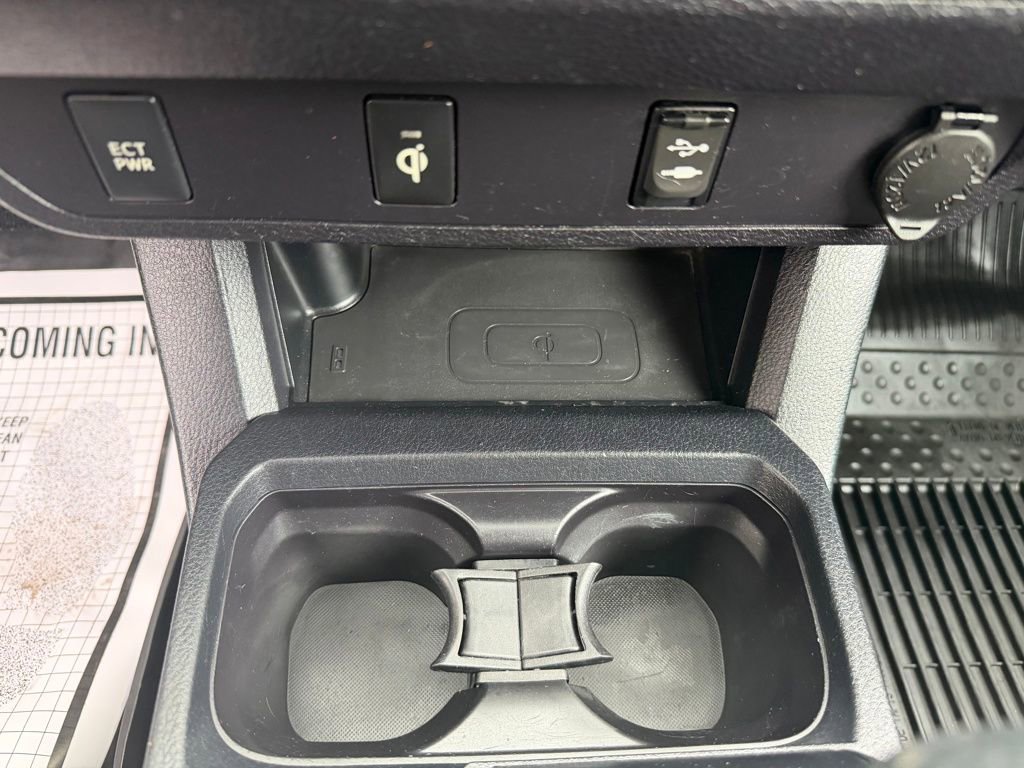 Used 2016 Toyota Tacoma TRD Sport w/ Exterior Package AWD/4WD image 23