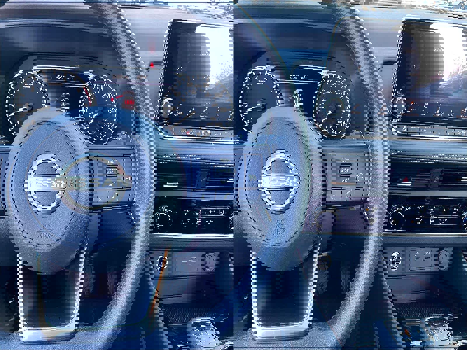 Used 2023 Nissan Rogue S image 21