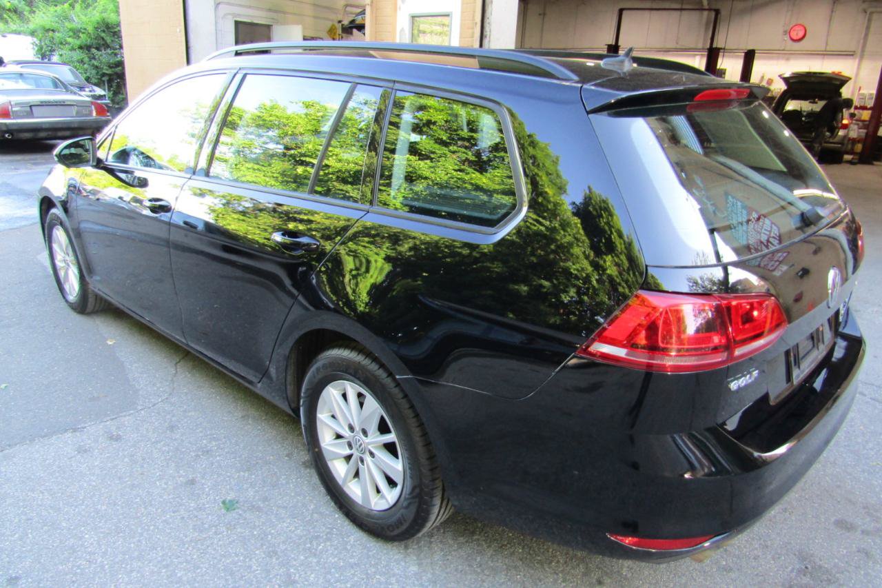 Used 2017 Volkswagen Golf S FWD image 3