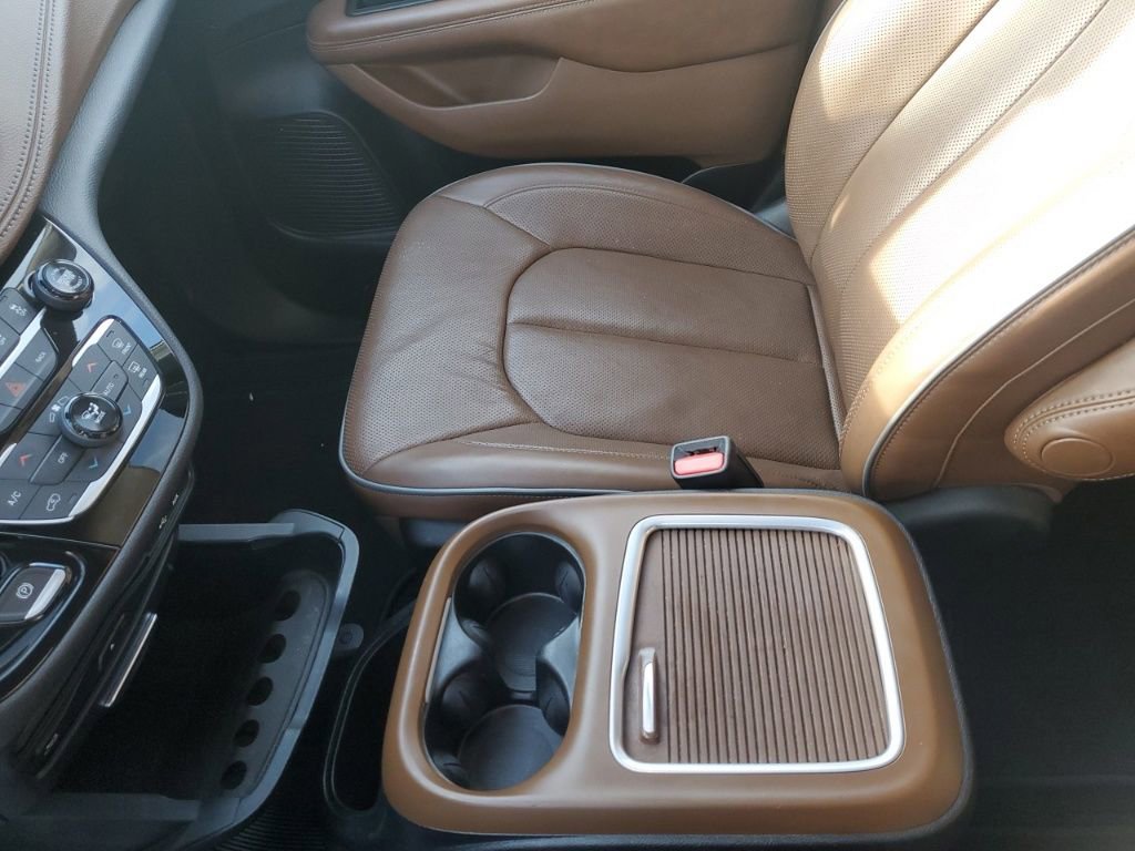 Used 2017 Chrysler Pacifica Limited image 24