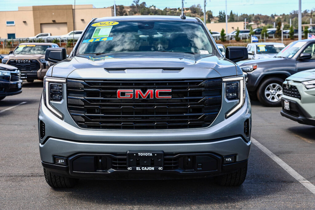 Used 2023 GMC Sierra 1500 Elevation w/ X31 Off-Road Package AWD/4WD image 15