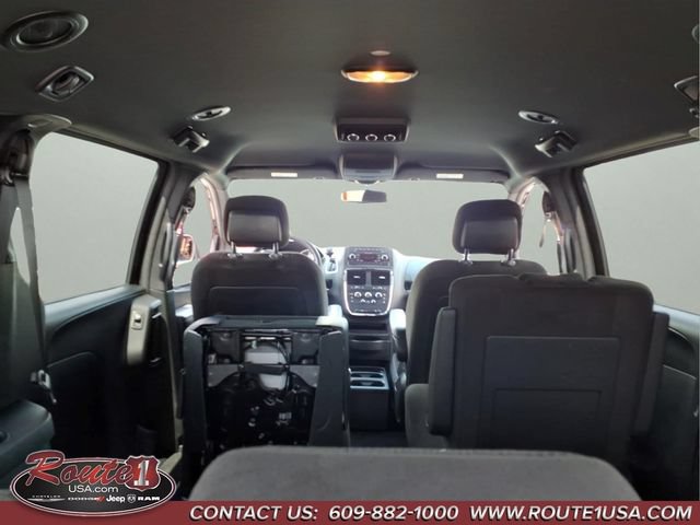Used 2016 Dodge Grand Caravan SE FWD image 18
