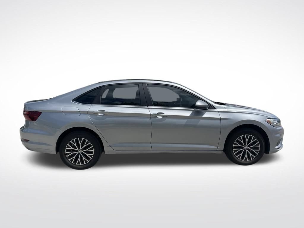 Used 2021 Volkswagen Jetta SE w/ SE Cold Weather Package FWD image 4