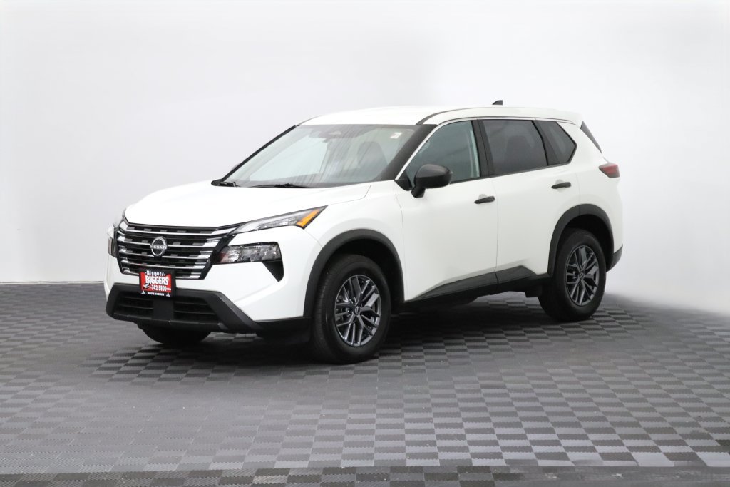 Used 2025 Nissan Rogue S AWD/4WD image 3