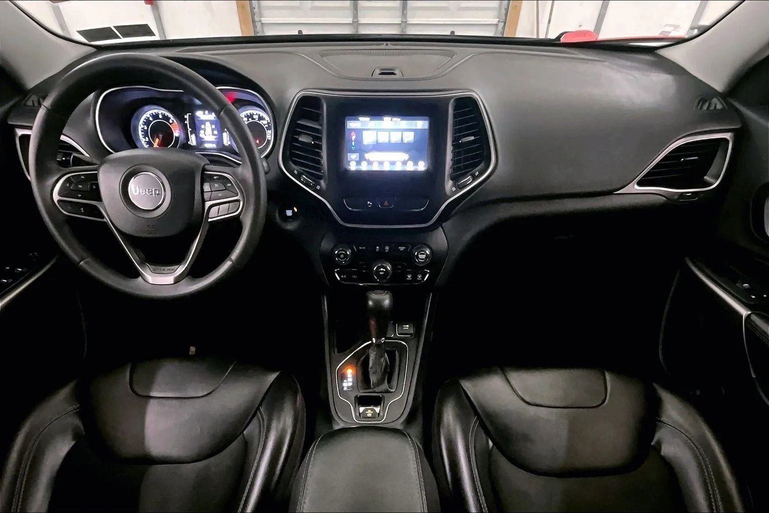 Used 2020 Jeep Cherokee Latitude Plus image 14