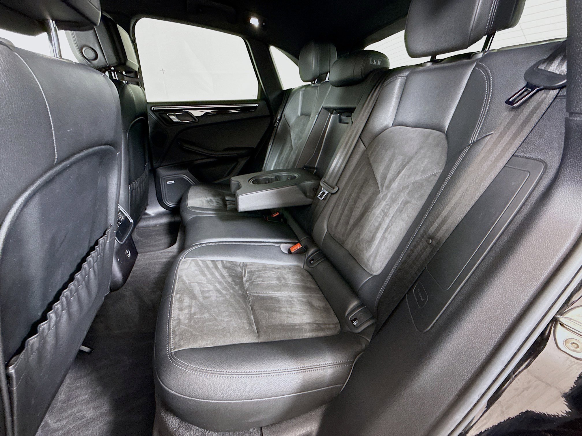 Used 2020 Porsche Macan image 23