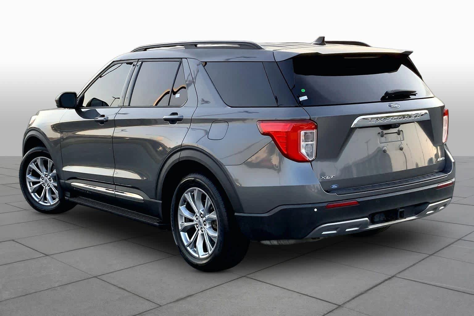 Used 2021 Ford Explorer XLT w/ Equipment Group 202A AWD/4WD image 12