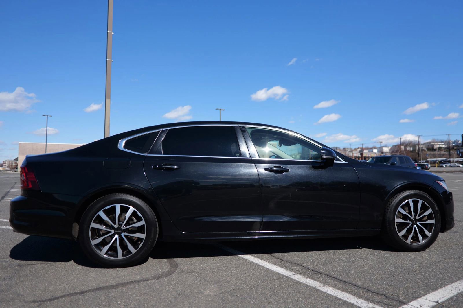 Used 2021 Volvo S90 T6 Momentum image 11