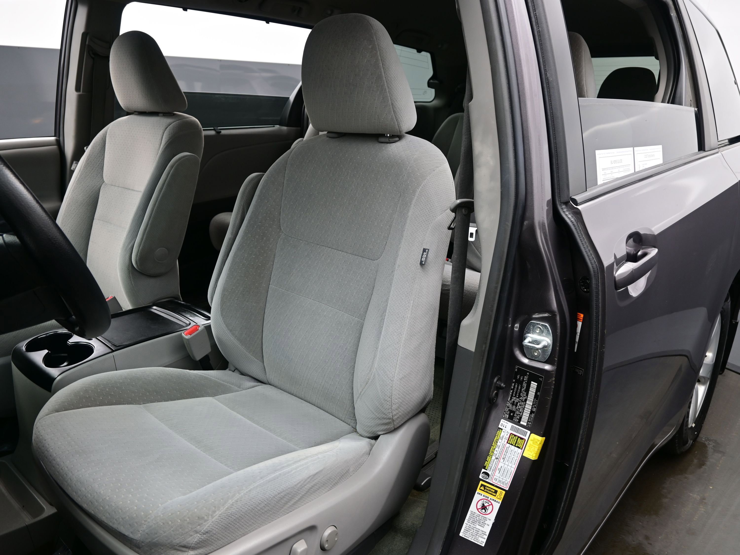 Used 2015 Toyota Sienna LE image 12