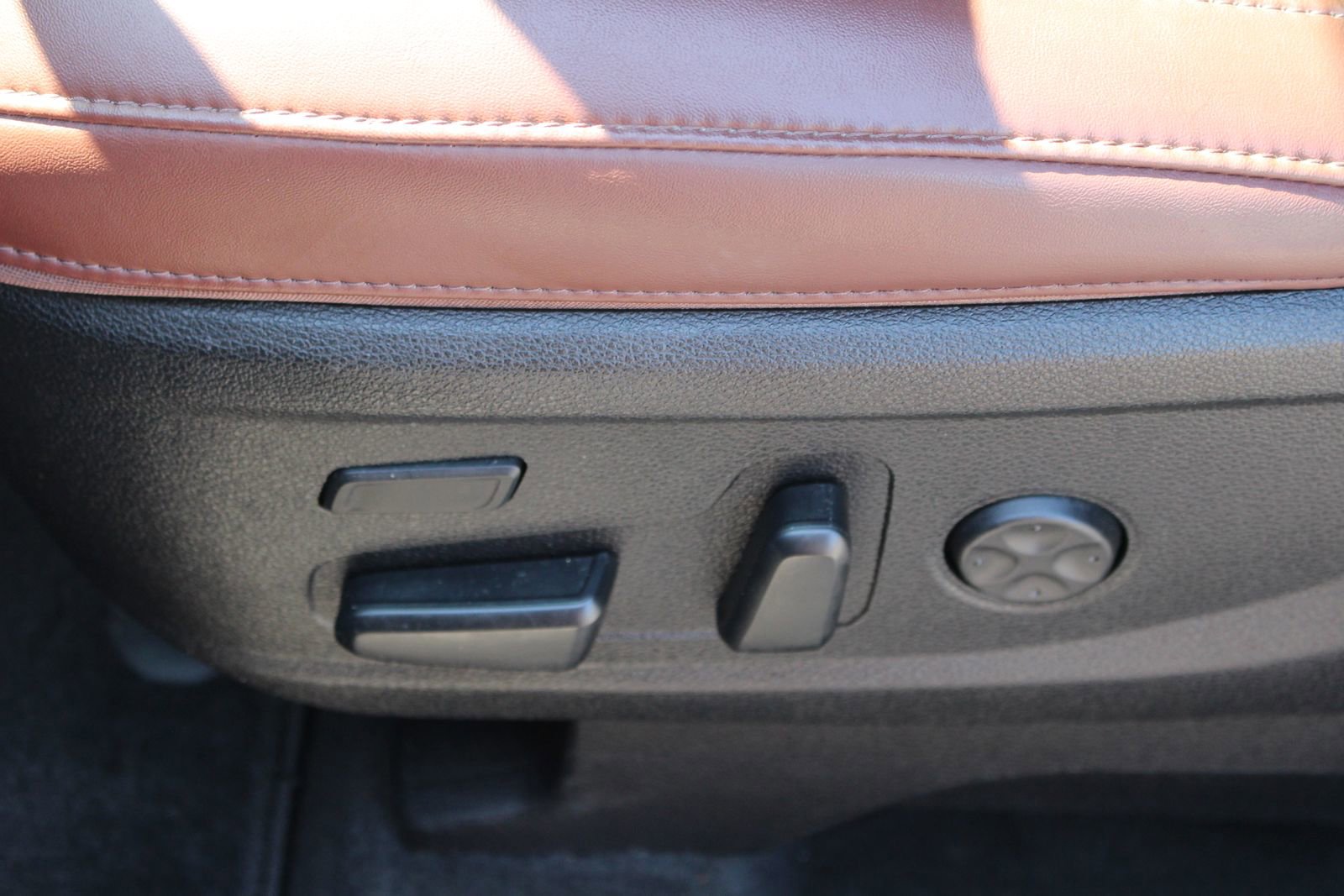 Certified 2024 Kia Telluride SX Prestige w/ Towing Package image 20