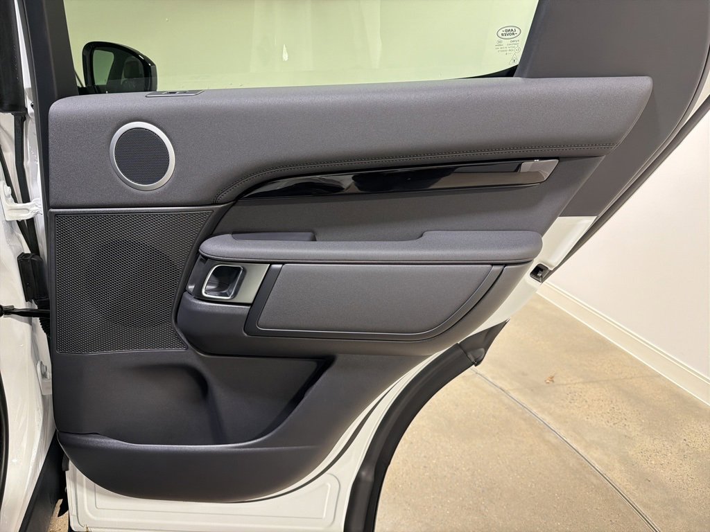 New 2025 Land Rover Discovery S image 26