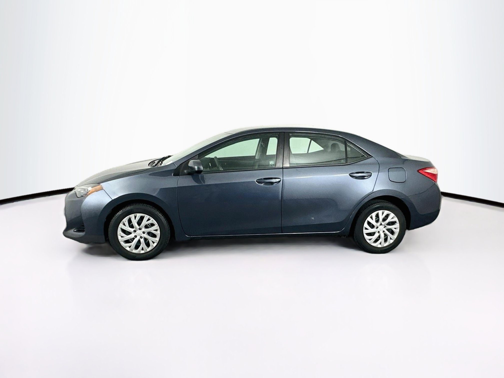Used 2018 Toyota Corolla LE FWD image 4