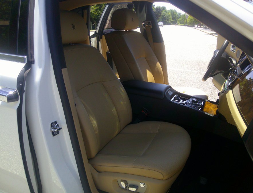Used 2013 Rolls-Royce Ghost RWD image 95