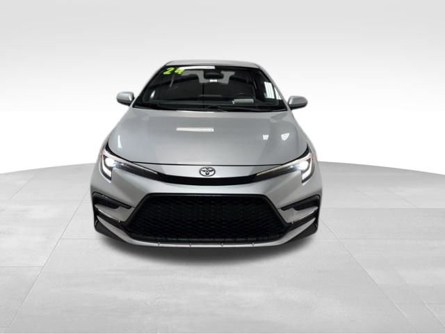 Used 2024 Toyota Corolla SE image 3