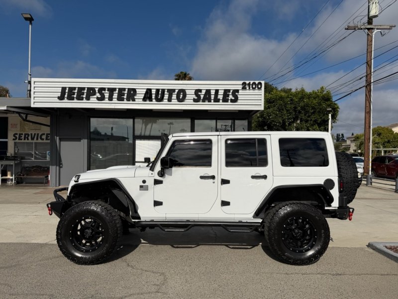 Used 2015 Jeep Wrangler Unlimited Sahara AWD/4WD image 7