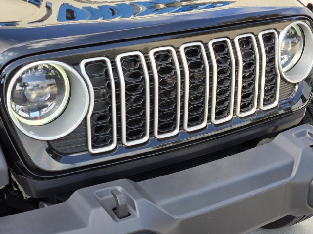 Used 2026 Jeep Wrangler Unlimited Sahara AWD/4WD image 11