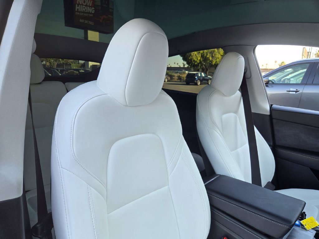 Used 2024 Tesla Model Y Long Range AWD/4WD image 18