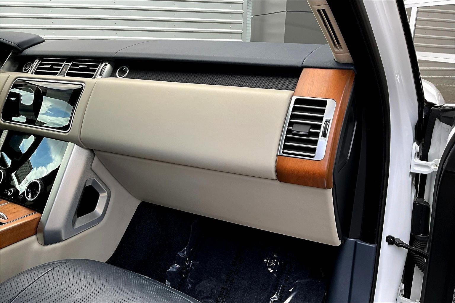 Used 2021 Land Rover Range Rover P525 Westminster Edition image 16