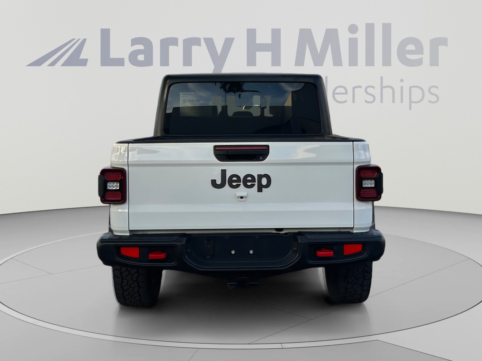 Used 2025 Jeep Gladiator Rubicon w/ Convenience Group AWD/4WD image 4