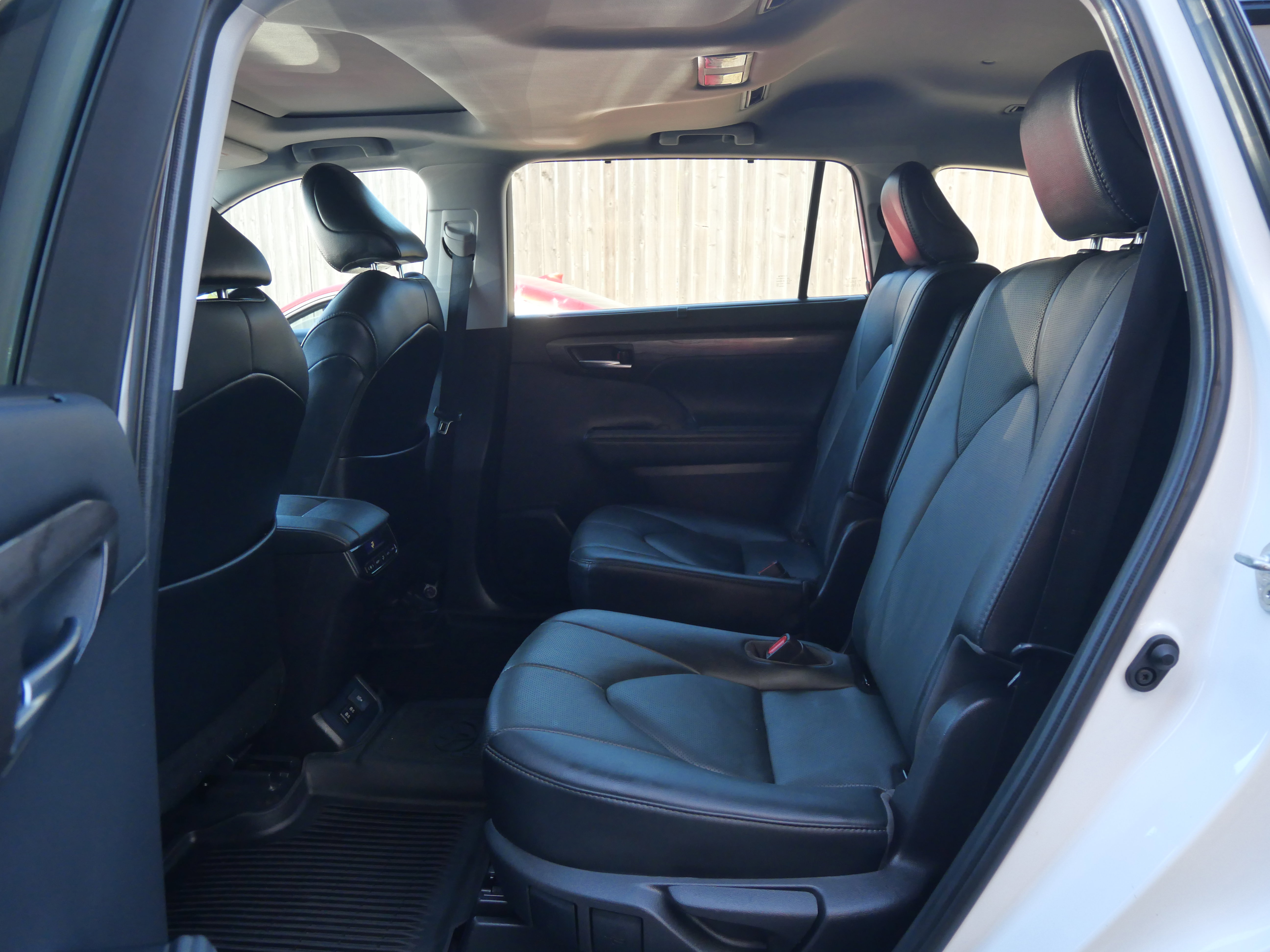 Used 2021 Toyota Highlander Limited image 10