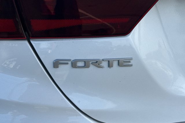 Certified 2022 Kia Forte LXS FWD image 33