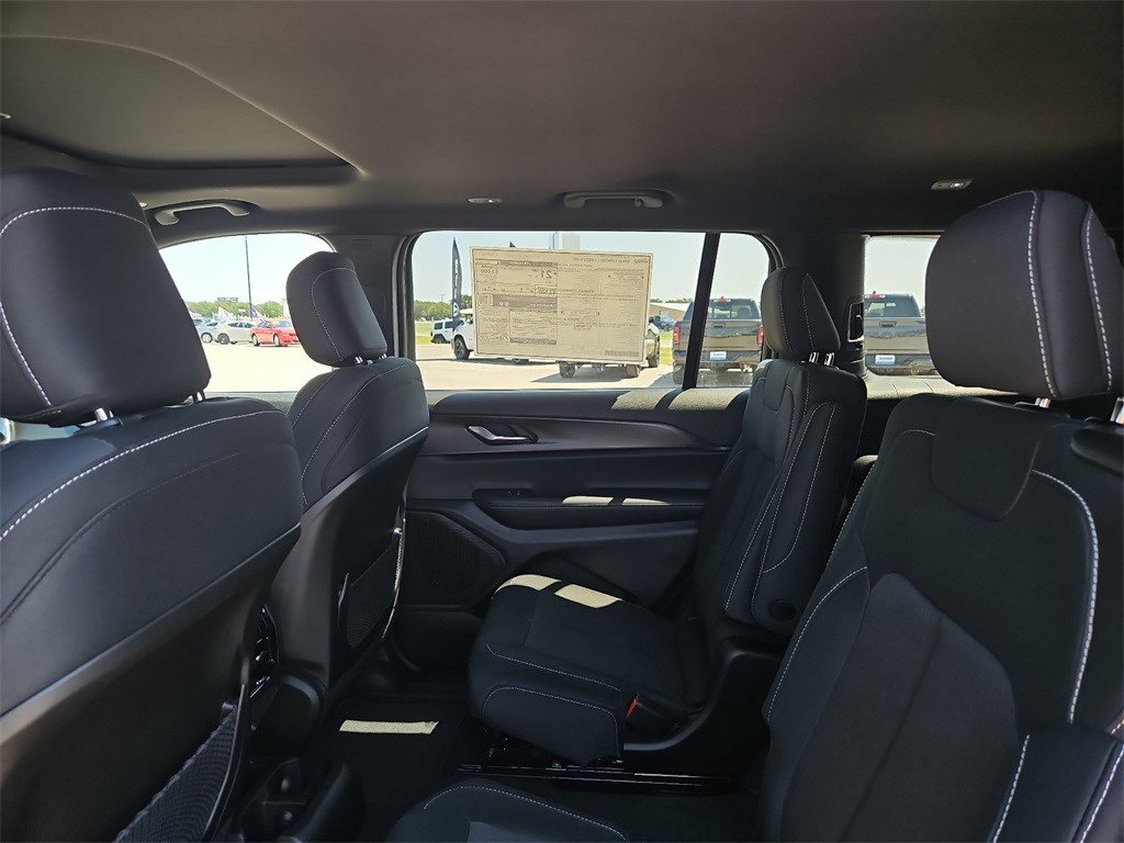 New 2025 Jeep Grand Cherokee L Laredo image 16