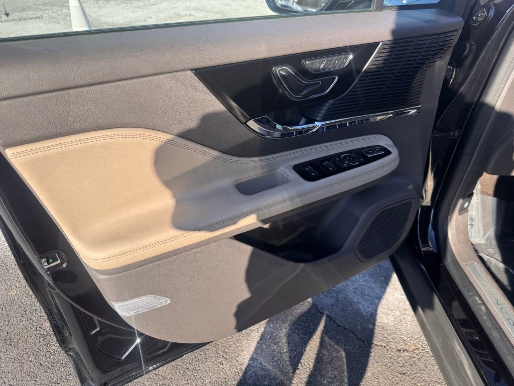 Certified 2022 Lincoln Corsair AWD w/ Equipment Group 101A image 10