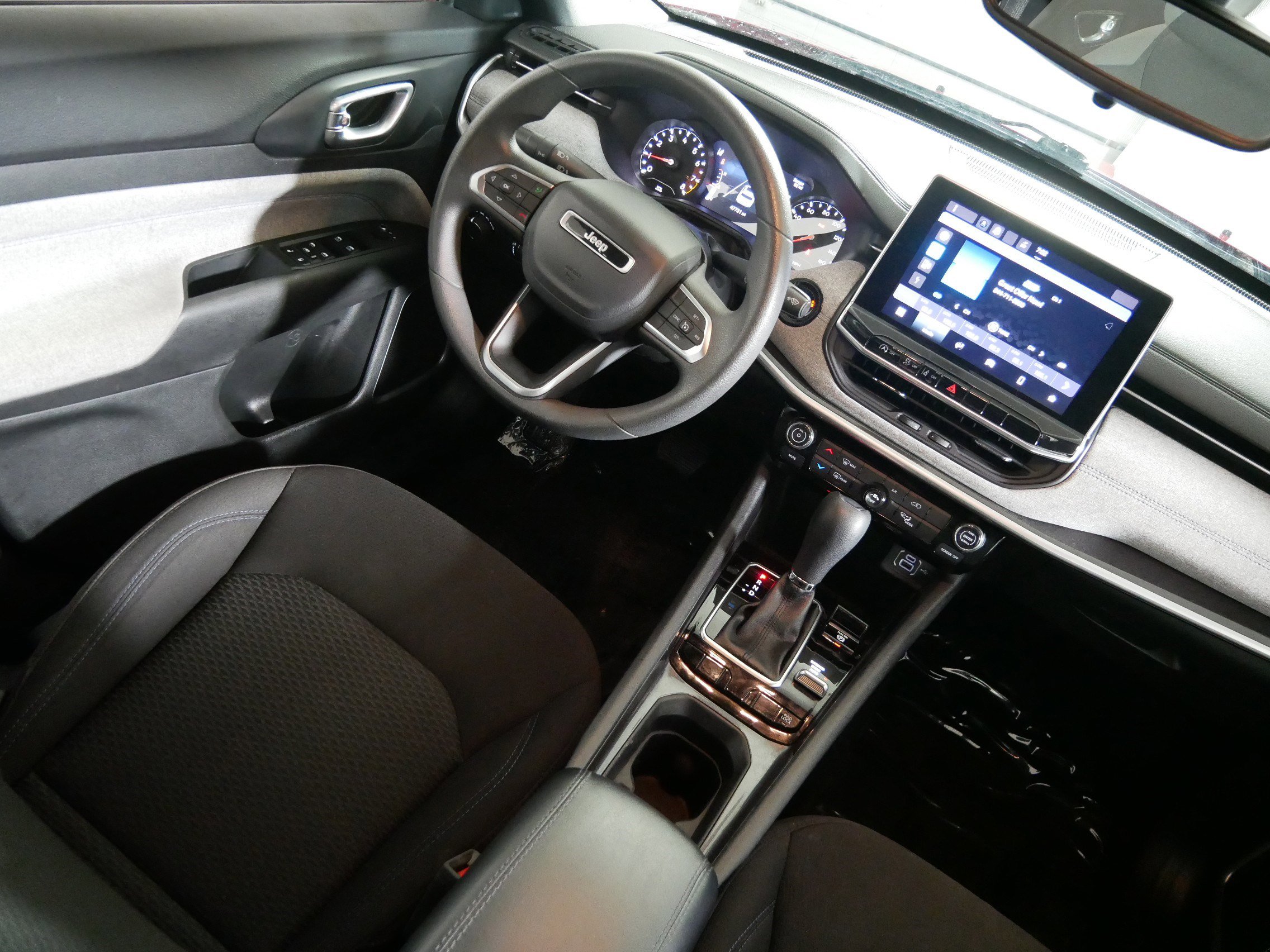 Used 2023 Jeep Compass Sport image 9