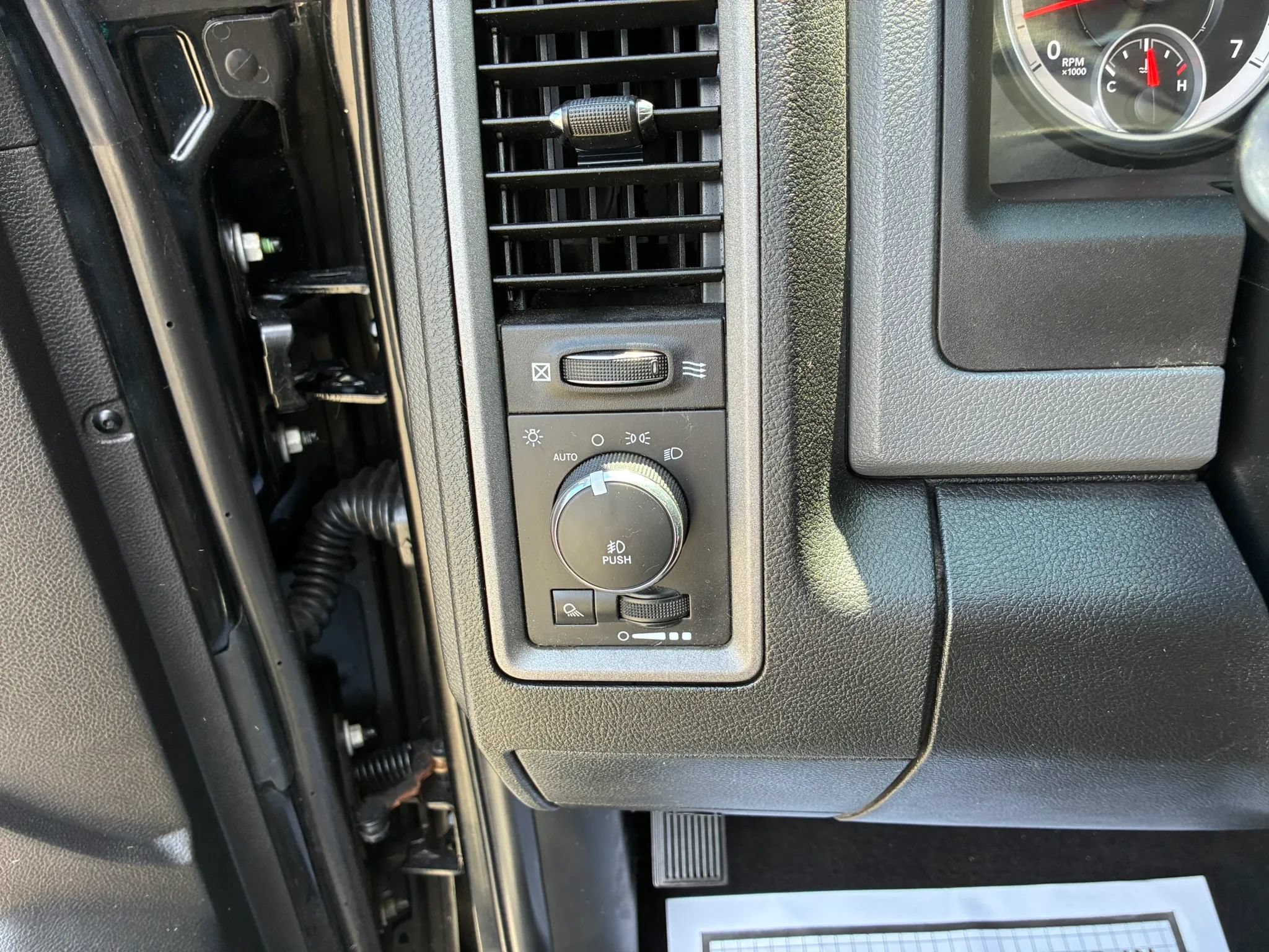 Used 2014 RAM 1500 Express AWD/4WD image 21
