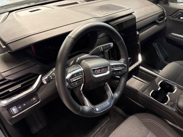 Used 2025 GMC Acadia Elevation FWD image 17