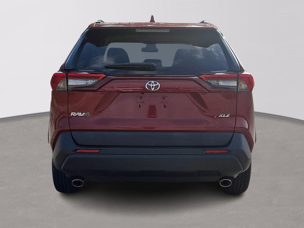Used 2021 Toyota RAV4 XLE w/ Convenience Package FWD image 5