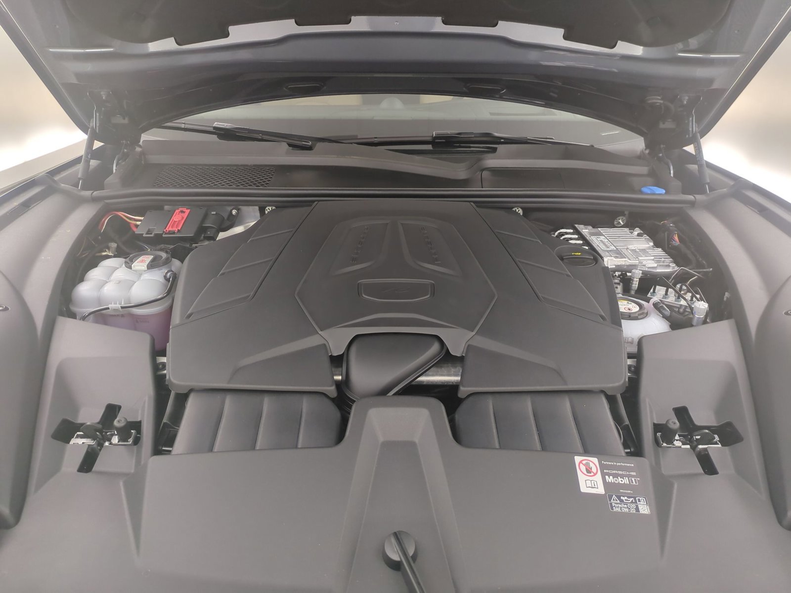 New 2026 Porsche Cayenne E-Hybrid image 17