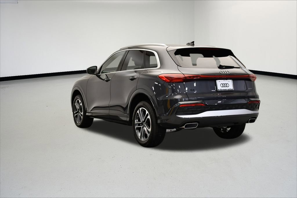 Used 2025 Audi Q5 Premium w/ Convenience Package image 3
