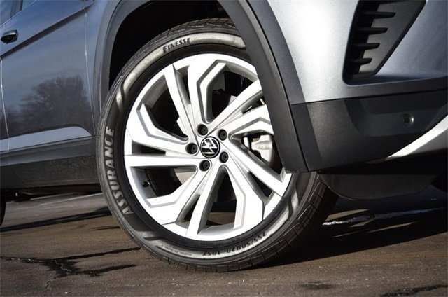 Used 2023 Volkswagen Atlas SE image 3