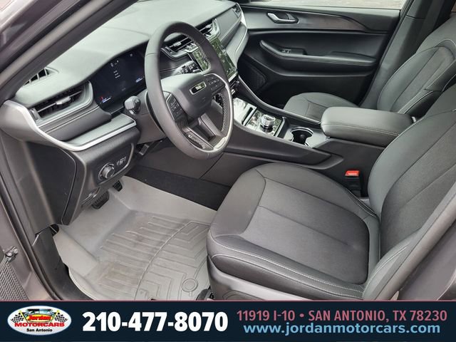 Used 2025 Jeep Grand Cherokee Laredo X RWD image 20